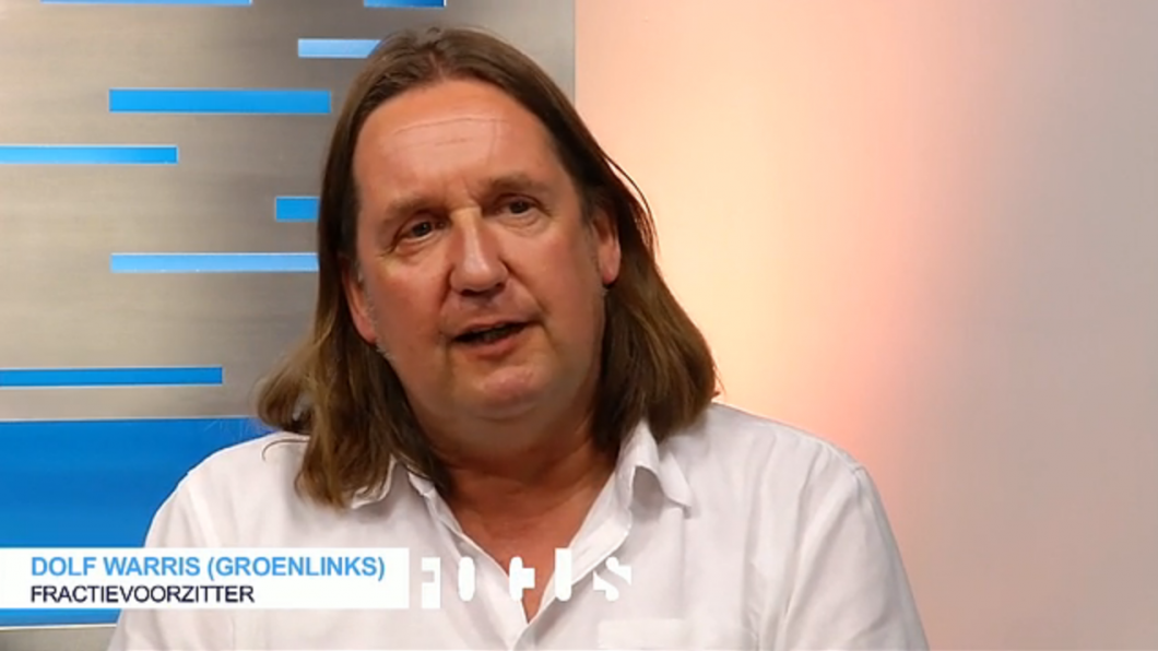 GroenLinks Raadslid Dolf Warris in Focus over windmolens in Oss.png